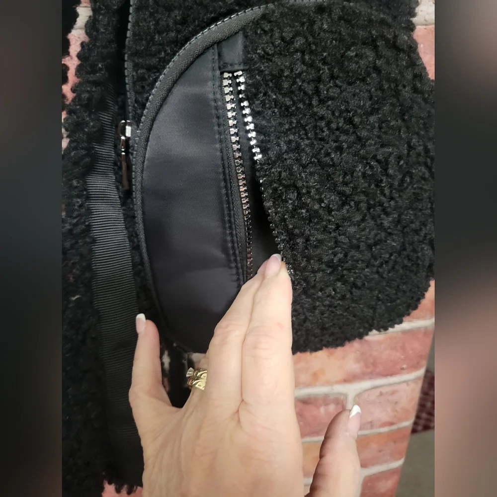 House of Harlow sherpa style accent crossbody pouch bag purse. NWT BLACK